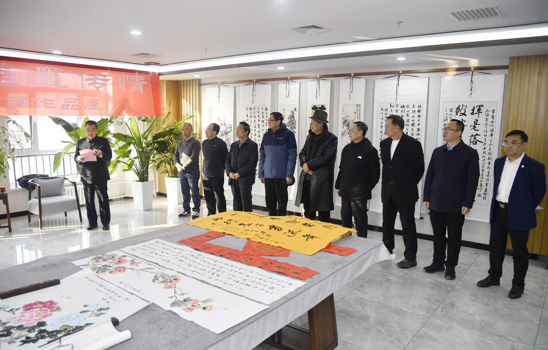 兰大一院举办退休职工贾宝全、崔龙秀夫妇“业余补趣，笔墨传情”书画作品展